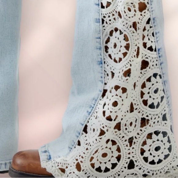 True Religion Light Wash , Low Rise, Crochet ,Joey Flare Jeans - Picture 4 of 13